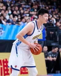 乐鱼官方网站-对阵卫冕冠军，上赛季垫底球队，12人上场全部得分，仅6分惜败